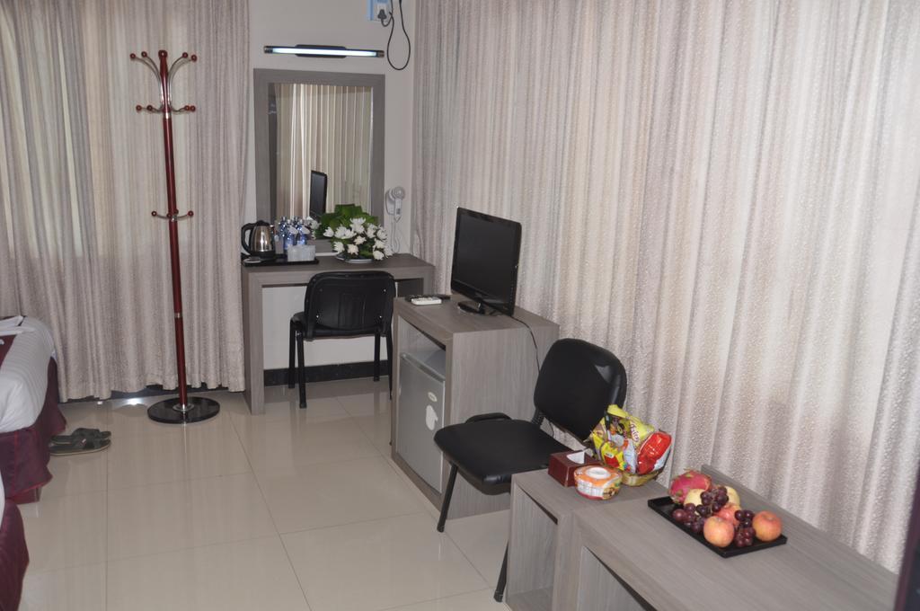 Golden Hill Hotel - Lashio Экстерьер фото