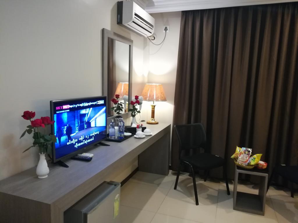 Golden Hill Hotel - Lashio Экстерьер фото